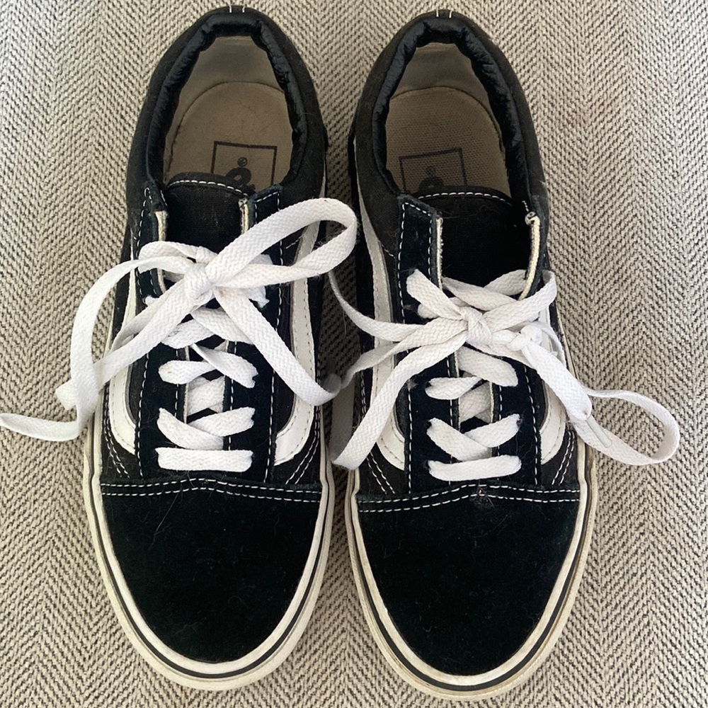 Vans Old Skool original sneaker. Size 5.5